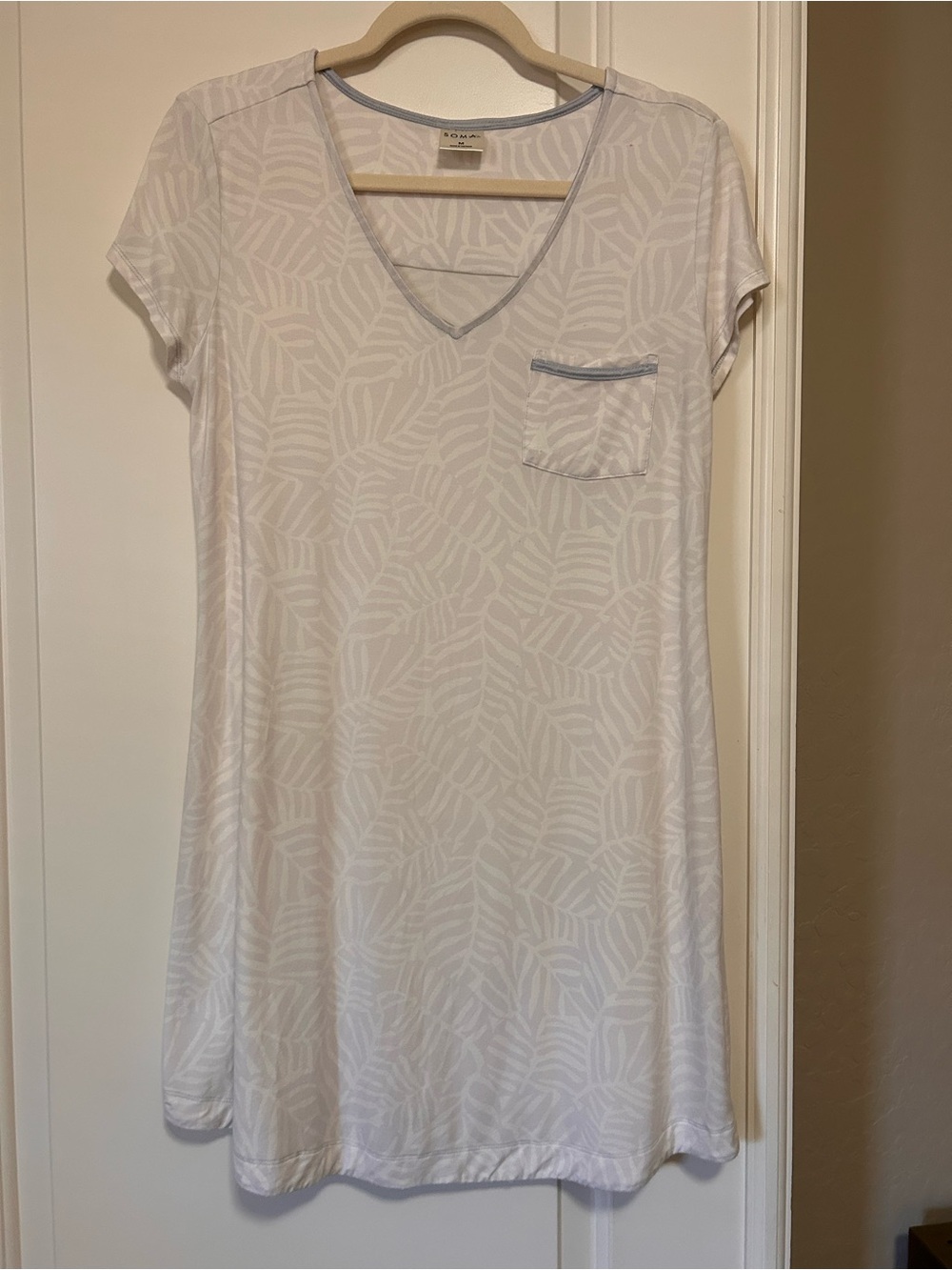 😴💤✨Soma White Leaf-Print V-Neck Nightshirt🥱💤🌙
